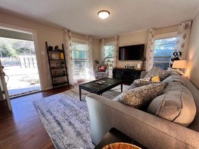 1220  Woodlawn Avenue , Dallas Texas 75208
