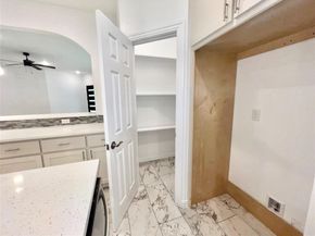 2811  Silkwood Street , Dallas Texas 75215