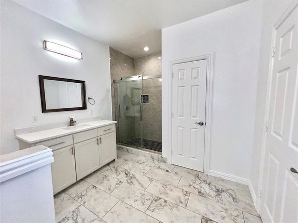 2811  Silkwood Street , Dallas Texas 75215