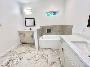 2811  Silkwood Street , Dallas Texas 75215