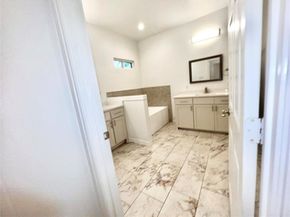 2811  Silkwood Street , Dallas Texas 75215