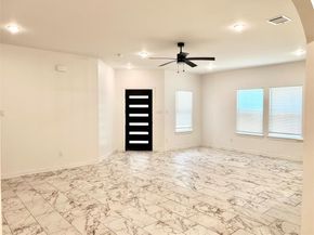 2811  Silkwood Street , Dallas Texas 75215