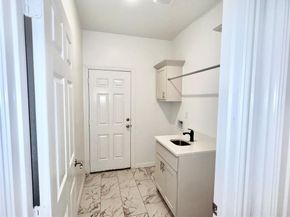 2811  Silkwood Street , Dallas Texas 75215