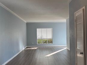 4320  Bellaire Drive S 102W, Fort Worth Texas 76109