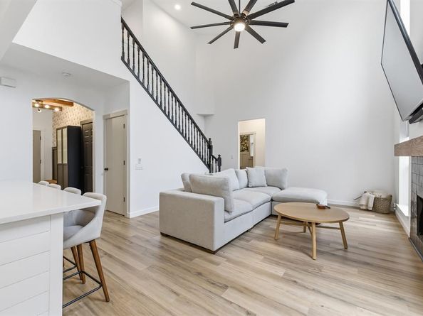 919  Waterford Way , Euless Texas 76039