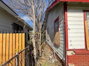 3919 E Berry Street , Fort Worth Texas 76105