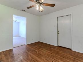 3213  Thames Street , Irving Texas 75062