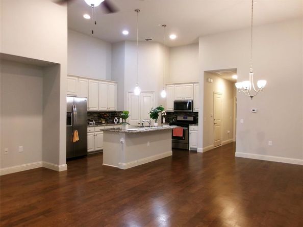 883  Birds Fort Trail , Arlington Texas 76005