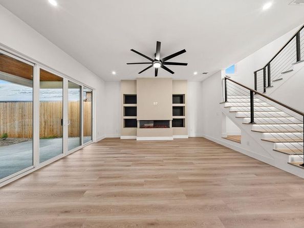 1727  Toronto Street , Dallas Texas 75212