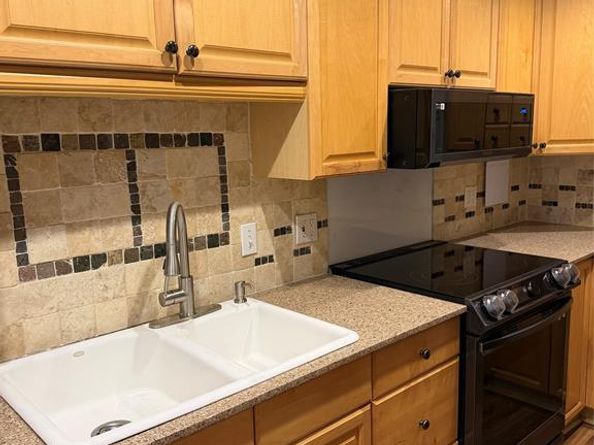5740  Martel Avenue  B15, Dallas Texas 75206