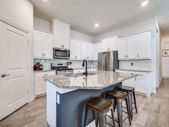 1509  Summit View Lane , Aubrey Texas 76227