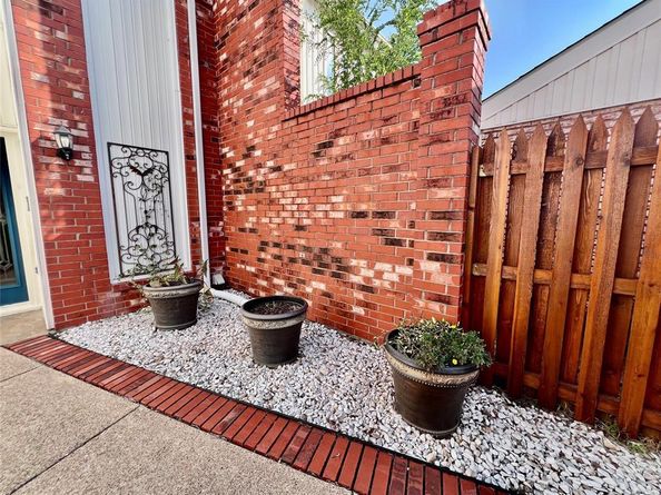 612  Carriage Way , Duncanville Texas 75137