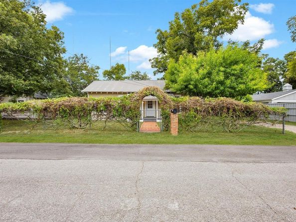 126 N Potter Street , Cedar Hill Texas 75104
