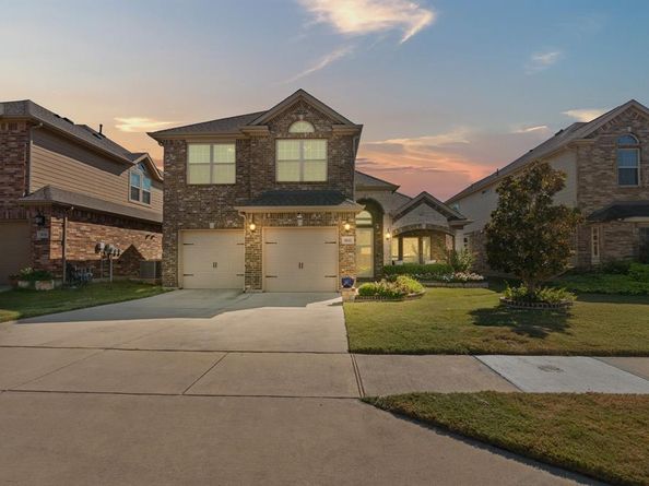 1612  Scarlet Crown Drive , Fort Worth Texas 76177
