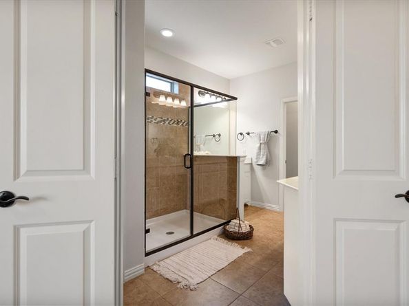3825  Cascade Sky Drive , Arlington Texas 76005