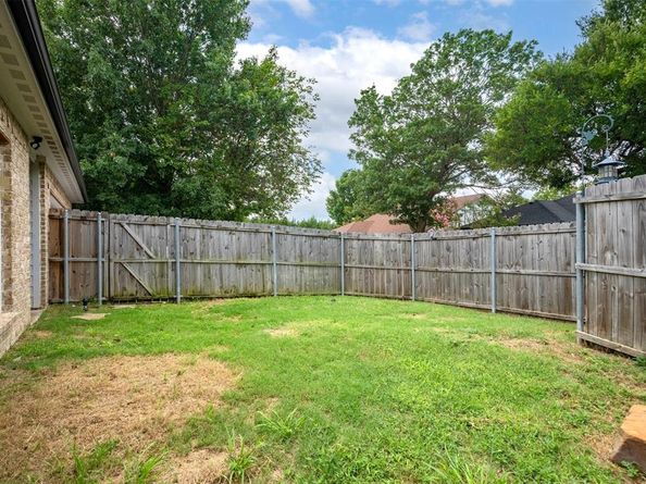 339 S Stewart Avenue , Lancaster Texas 75146