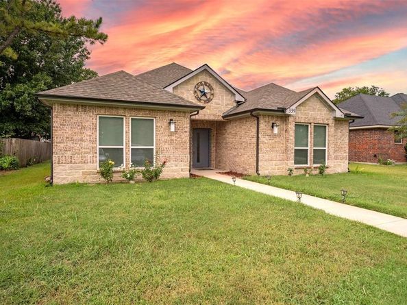 339 S Stewart Avenue , Lancaster Texas 75146