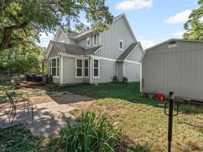 905  Poe Street , Azle Texas 76020