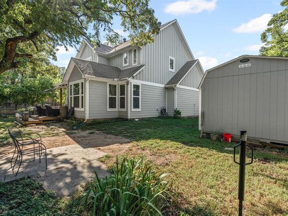 905  Poe Street , Azle Texas 76020