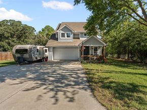 905  Poe Street , Azle Texas 76020