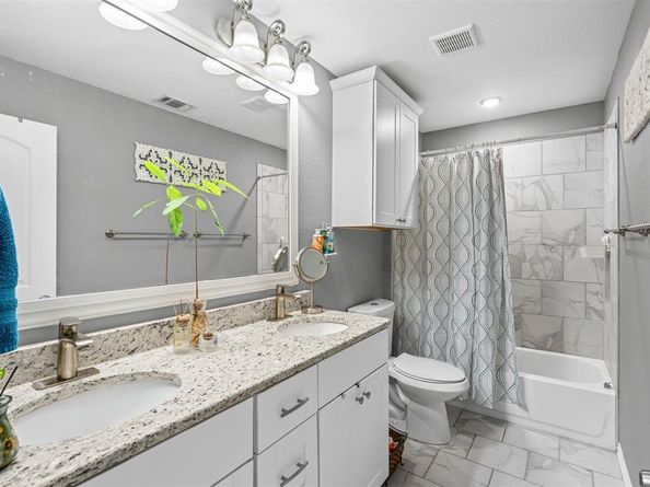 905  Poe Street , Azle Texas 76020