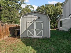 905  Poe Street , Azle Texas 76020