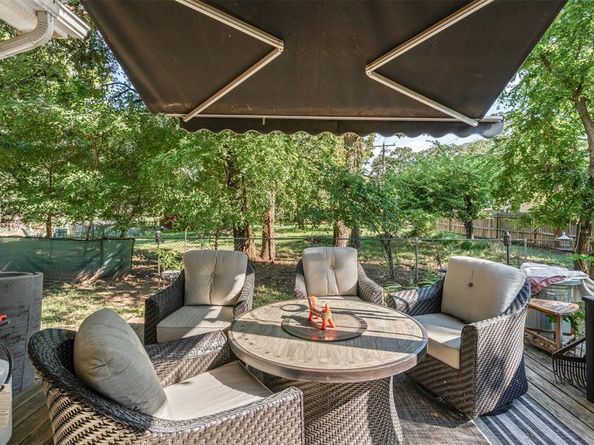 905  Poe Street , Azle Texas 76020
