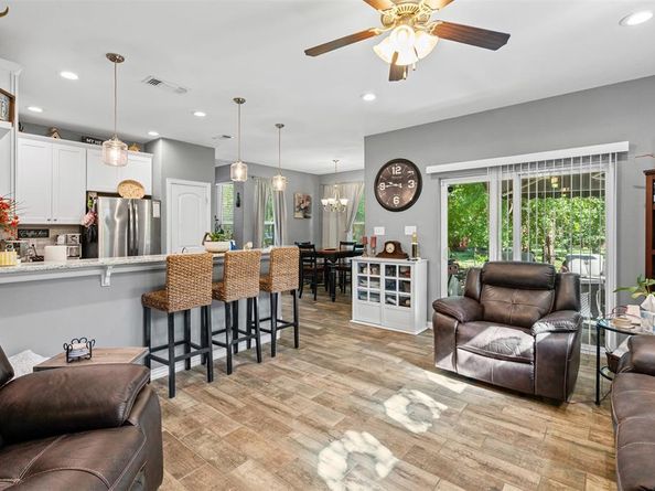 905  Poe Street , Azle Texas 76020