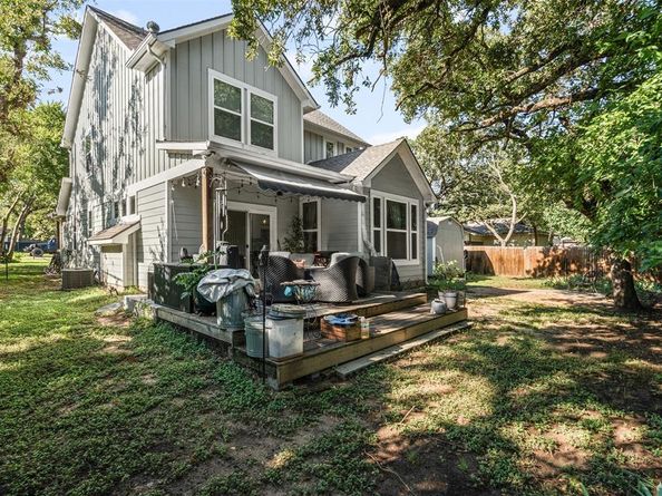 905  Poe Street , Azle Texas 76020