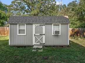 905  Poe Street , Azle Texas 76020