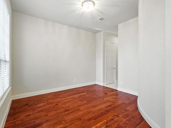 9126  Jasmine Lane , Irving Texas 75063