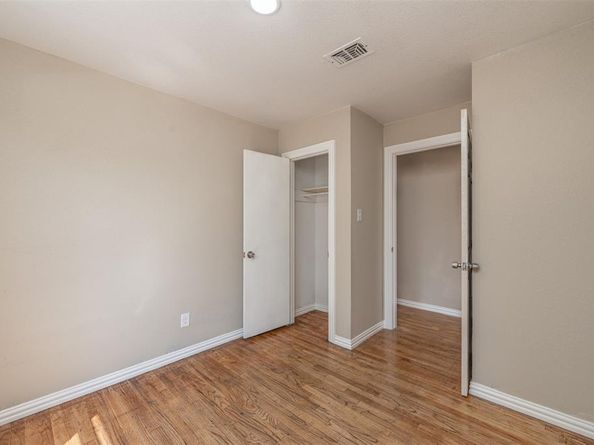 2311 E Mitchell Street , Arlington Texas 76010