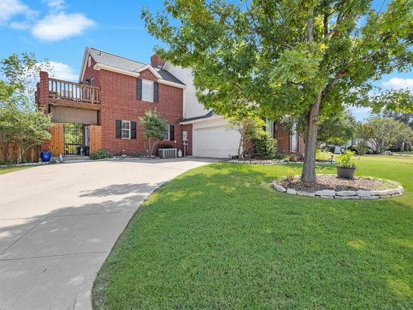 626  Briar Court , Kennedale Texas 76060
