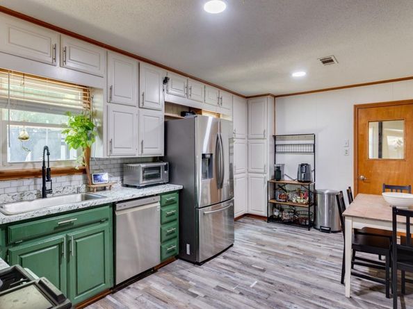 429  Harmon Road , Hurst Texas 76053