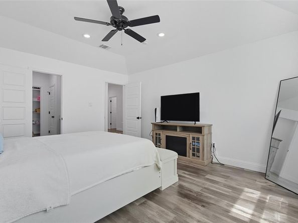 1408 E Myrtle Street , Fort Worth Texas 76104