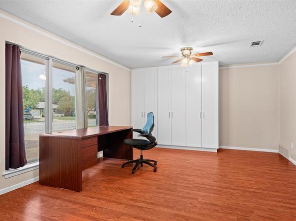 5005  South Drive , Fort Worth Texas 76132