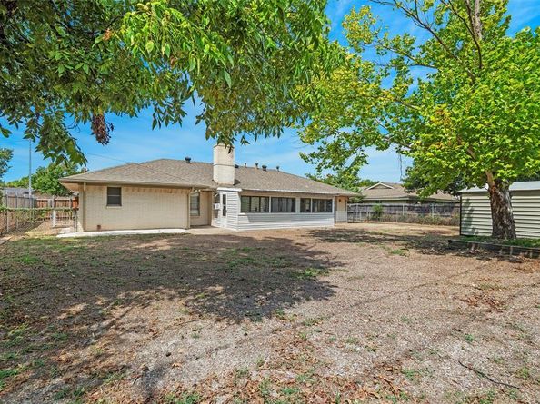 5005  South Drive , Fort Worth Texas 76132