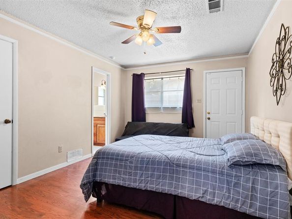 5005  South Drive , Fort Worth Texas 76132