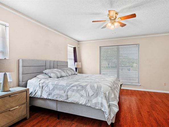 5005  South Drive , Fort Worth Texas 76132