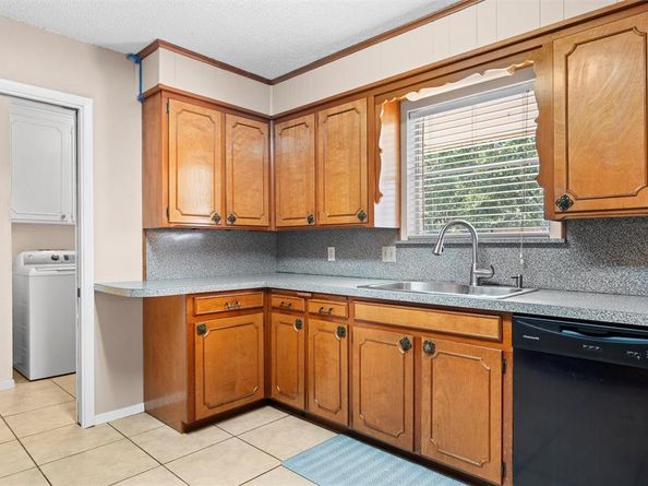5005  South Drive , Fort Worth Texas 76132