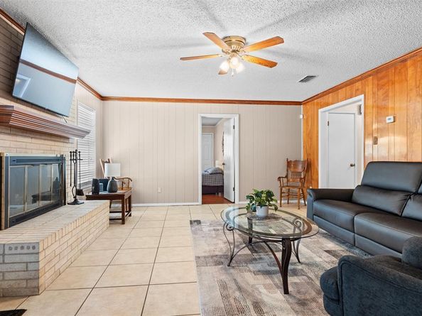 5005  South Drive , Fort Worth Texas 76132