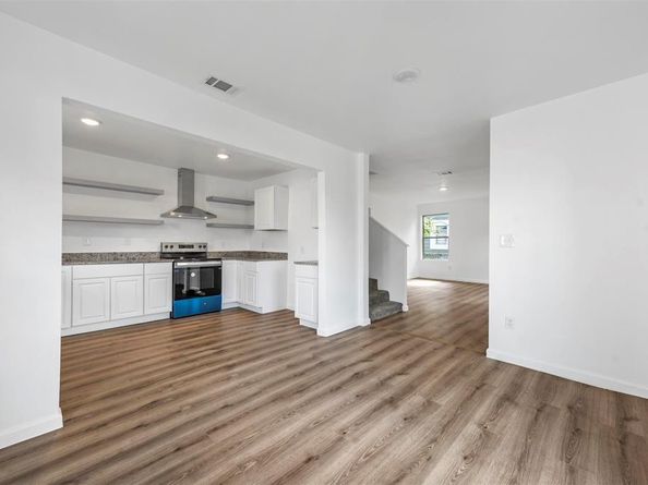 504 E Robert Street , Fort Worth Texas 76104