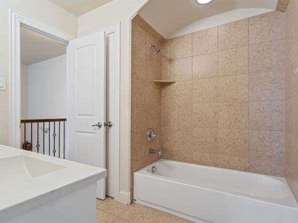 208  Rolling Fork Bend , Irving Texas 75039