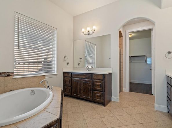 208  Rolling Fork Bend , Irving Texas 75039