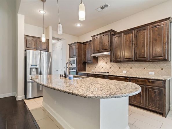 208  Rolling Fork Bend , Irving Texas 75039