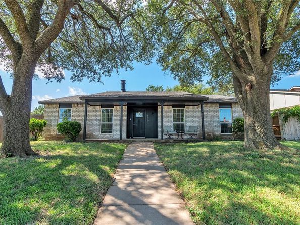 7302  Flameleaf Place , Dallas Texas 75249