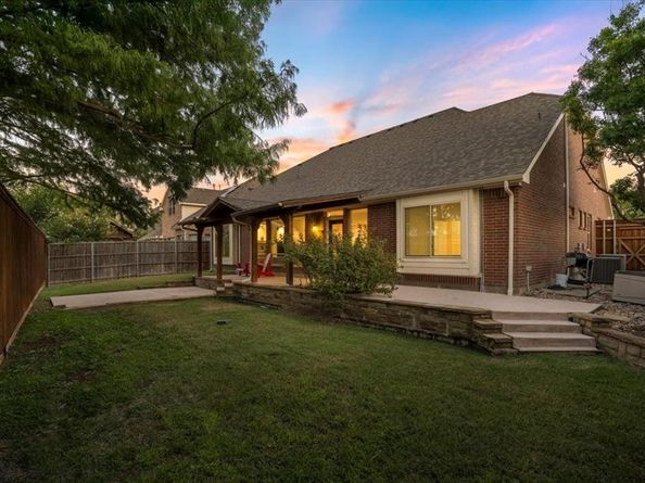 2501  Green Oak Drive , Carrollton Texas 75010