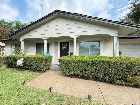 2621  Trinity Street , Irving Texas 75062