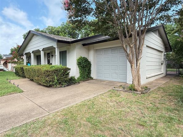 2621  Trinity Street , Irving Texas 75062