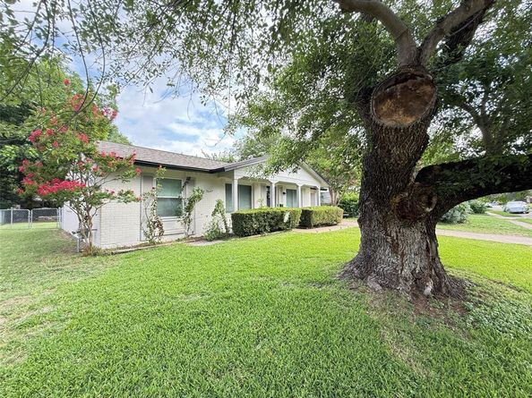 2621  Trinity Street , Irving Texas 75062